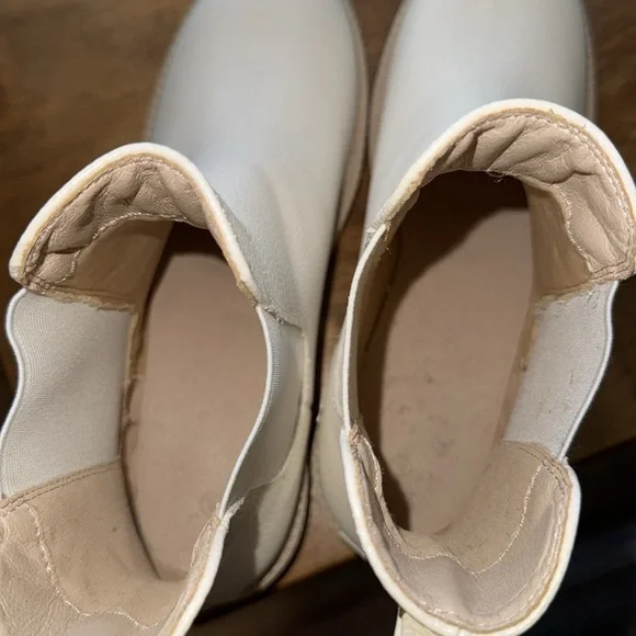 ZBY Cream Chelsea Boots - Picture 6 of 8